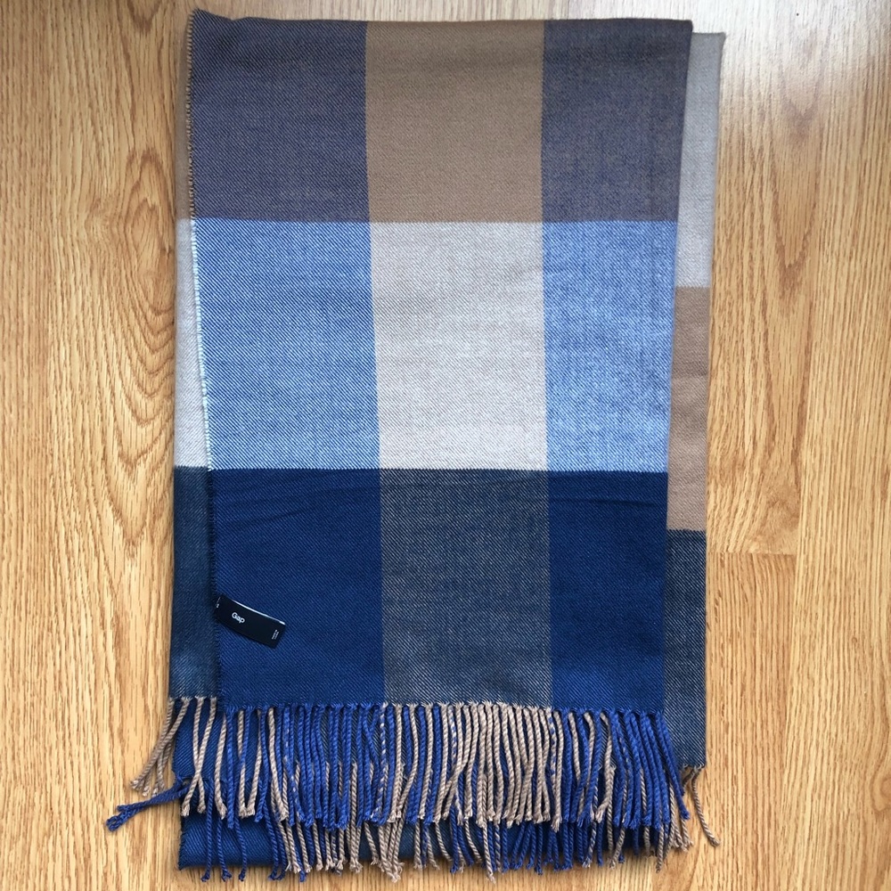 Gap plaid scarf